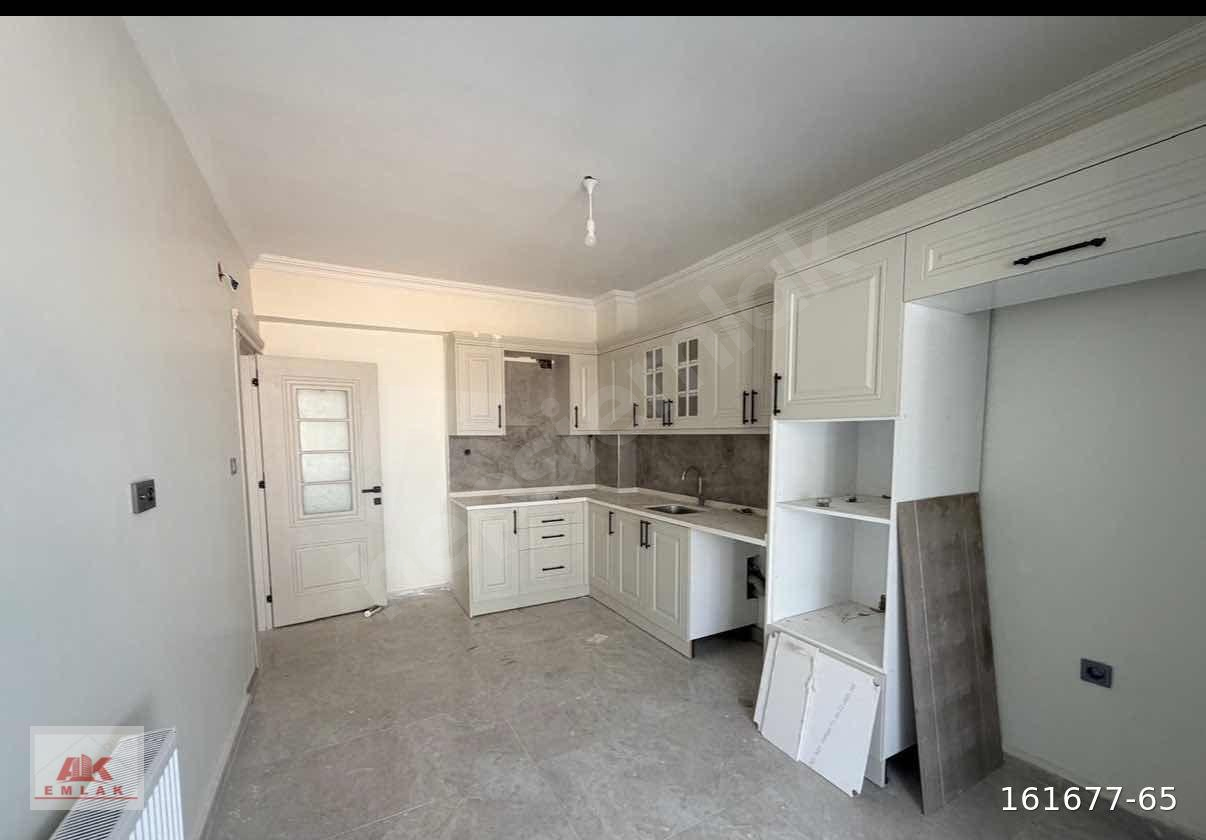 CADDE ÜSTÜNDE 2 AYA TESLİM SATILIK LÜX 3+1 DAİRE
