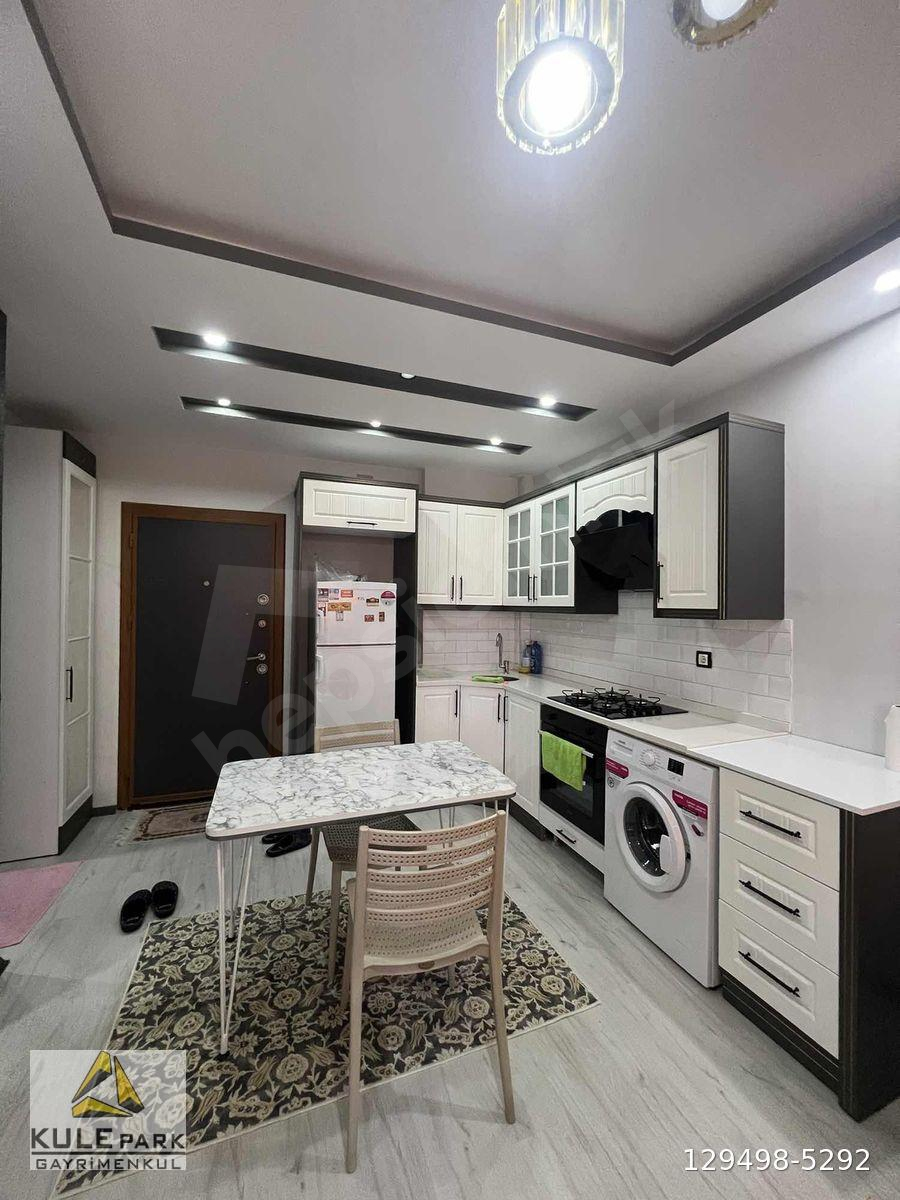 KULEPARK~AYRICALIĞI~İLE1+1EŞYALI~BULVAR~ÜZERİ~50~M2LÜKS~BALKONLU