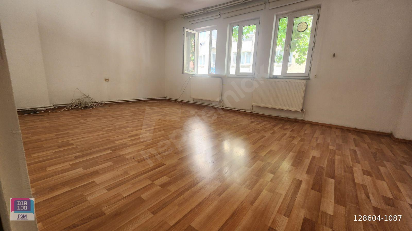 ALTIPARMAK MERKEZİ KONUMDA 2+1 KİRALIK DAİRE CADDEYE YAKIN