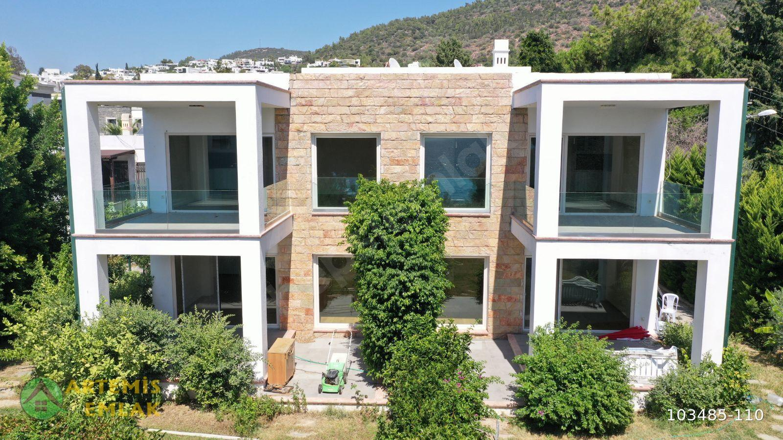 Bodrum Kumbahçede Ayrıcalıklı Bir Konumda Denize Sıfır Son Daire