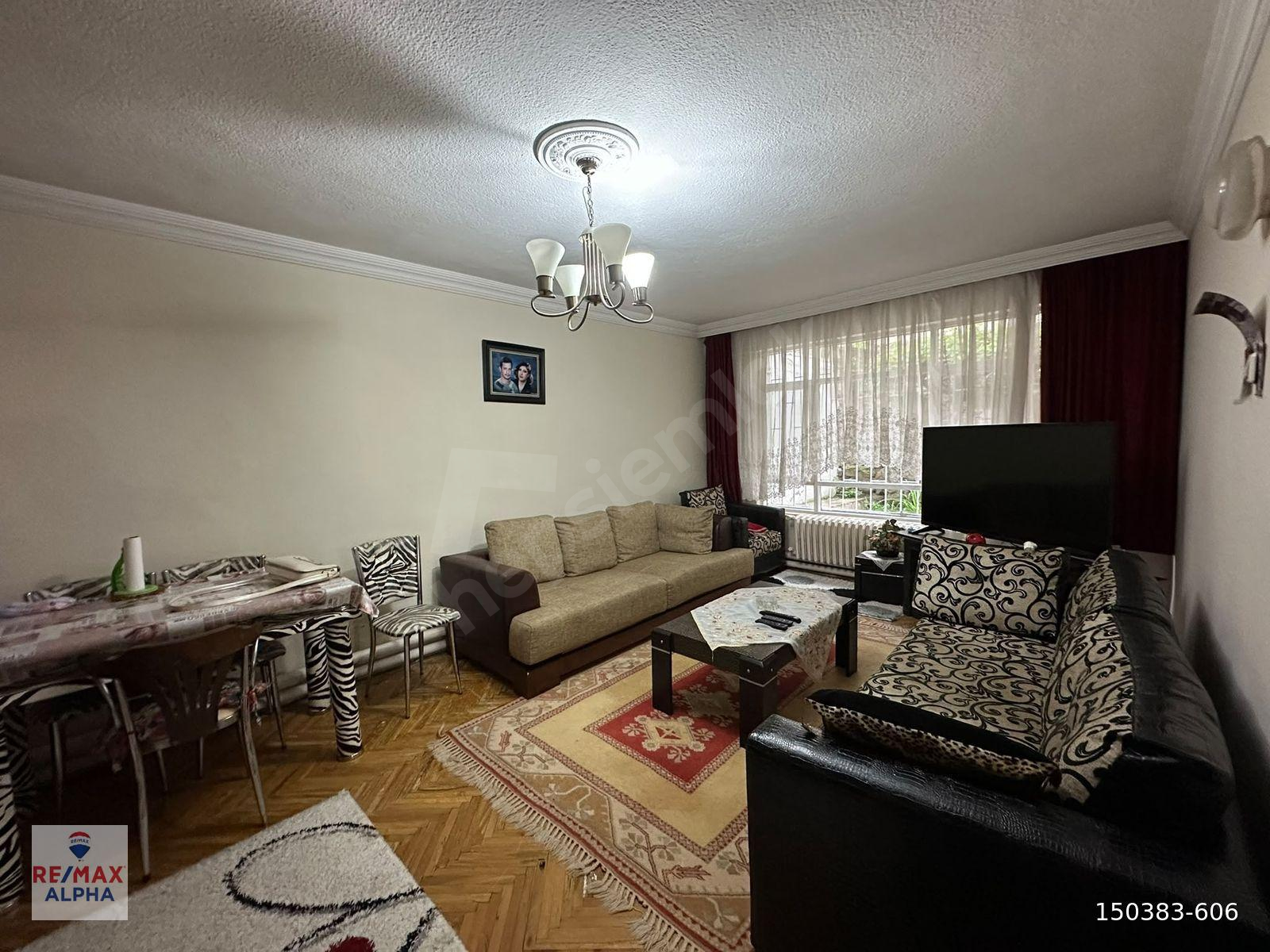 YUKARI BAHÇELİEVLER'DE 90 M² BAHÇE KULLANIMLI SATILIK 2+1 DAİRE