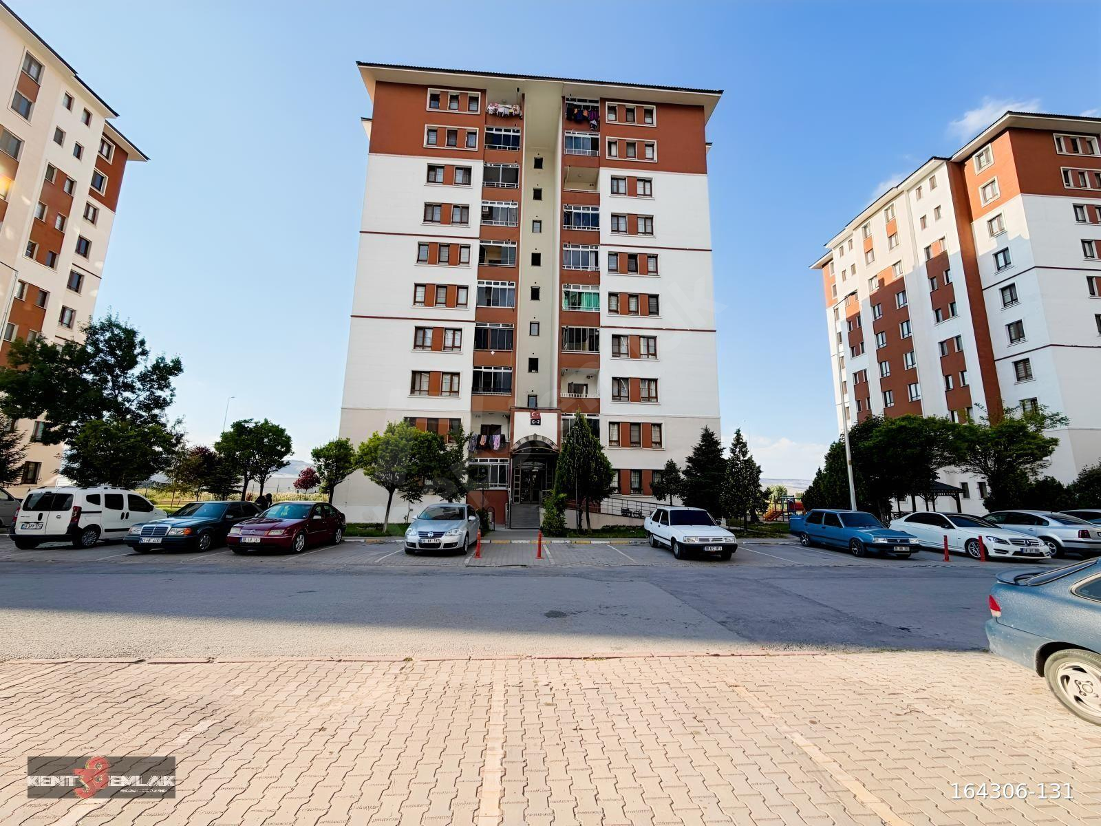 ACİL SATILIK- UYGUN FİYATA-ŞEKER TOKİ 1.ETAP 3+1 DAİRE