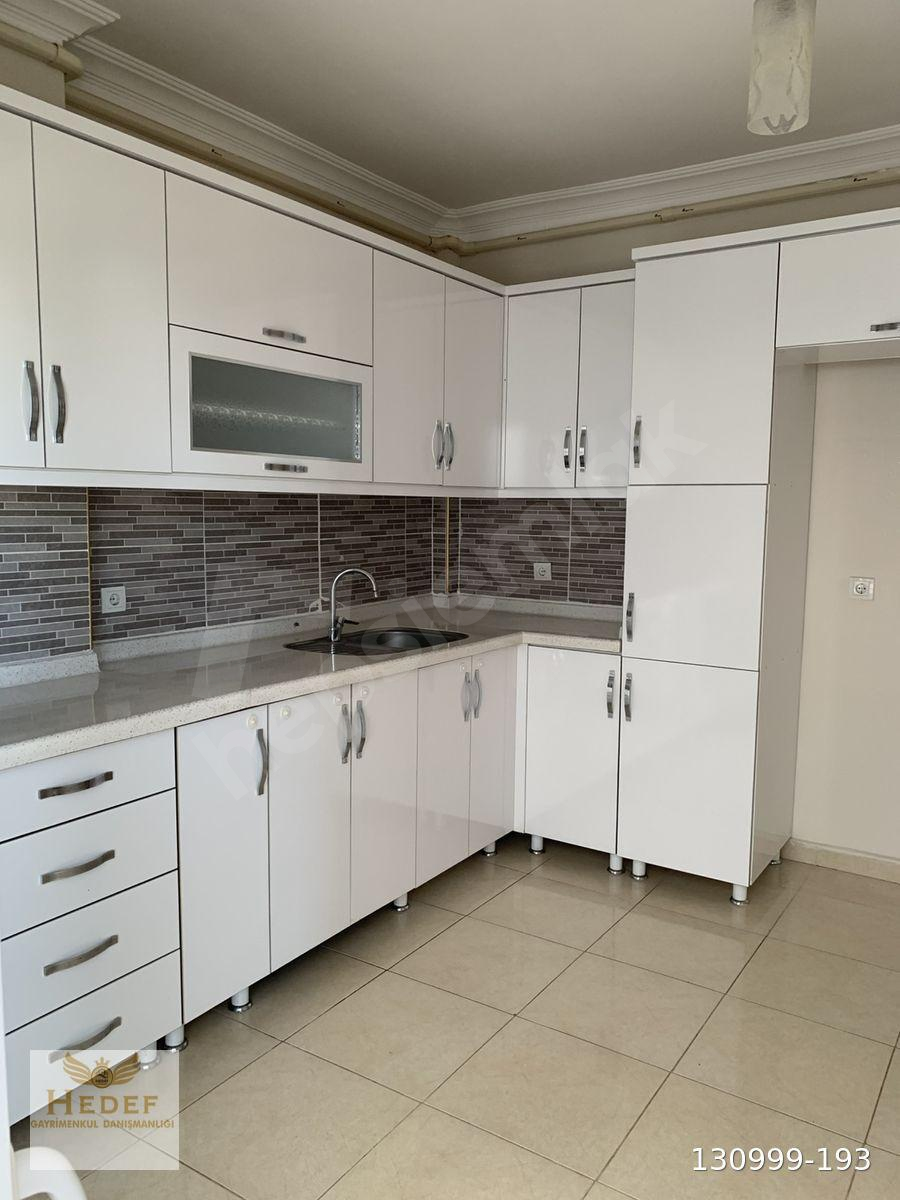 Sakarya mahhallesinde satılık doğalgazlı, arakat 3+1 daire