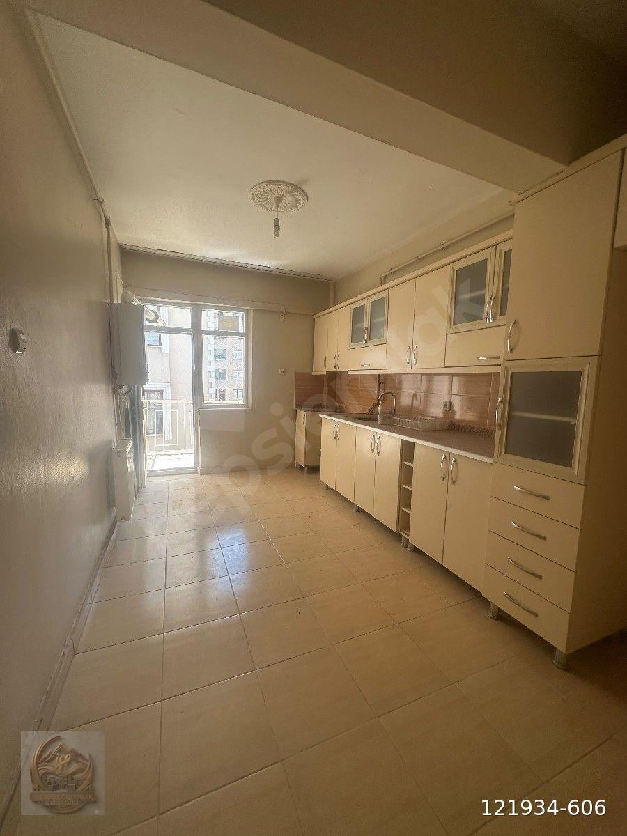 Dairemiz Defterdarlığın bitişiğinde, Umut Ciğercisinin karşısındaki apartmandır. 5. Katta olmakta