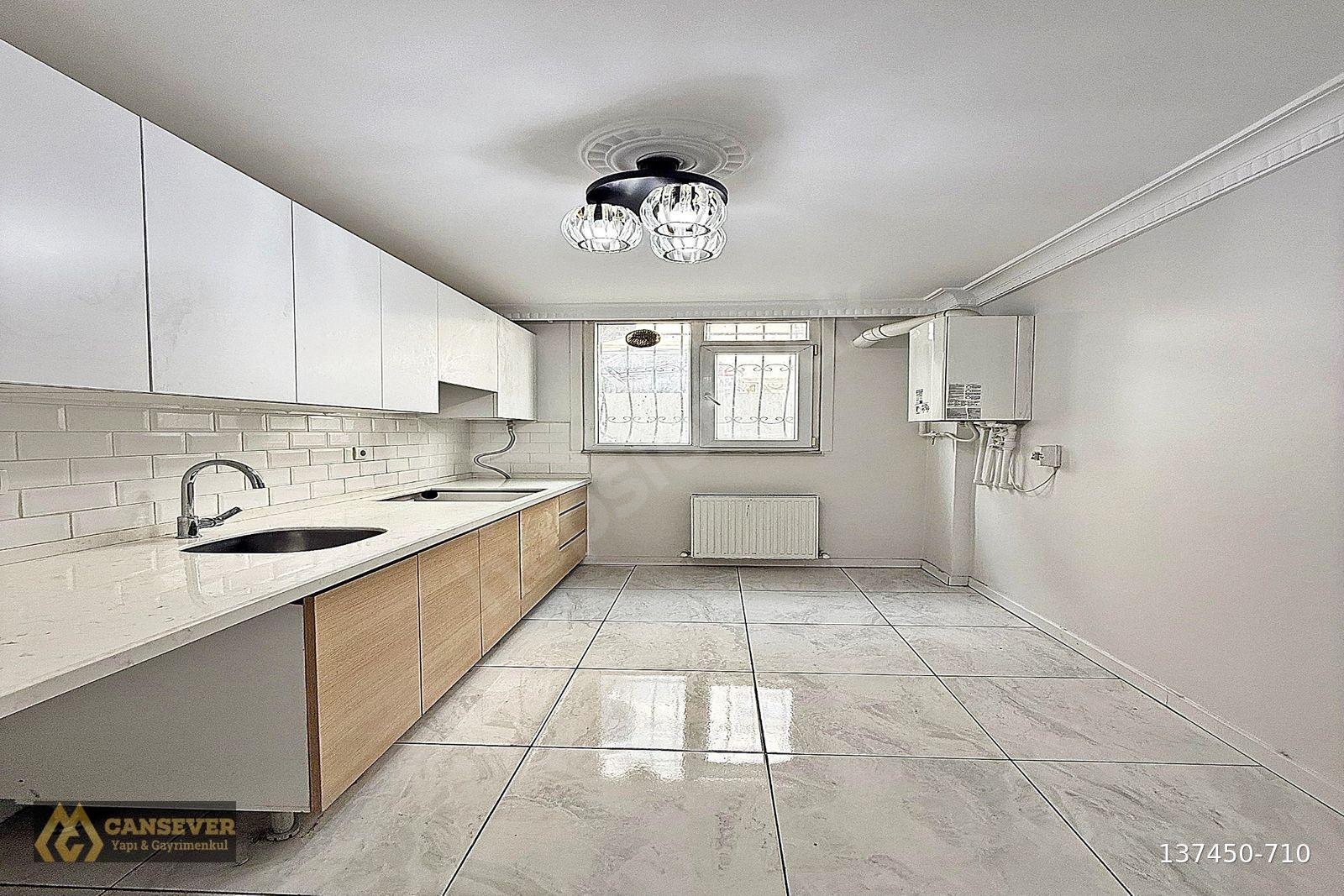 BAHÇEŞEHİR LOKASYONUNDA ACİL SATILIK LÜX TASARIMLI 2+1 DAİRE