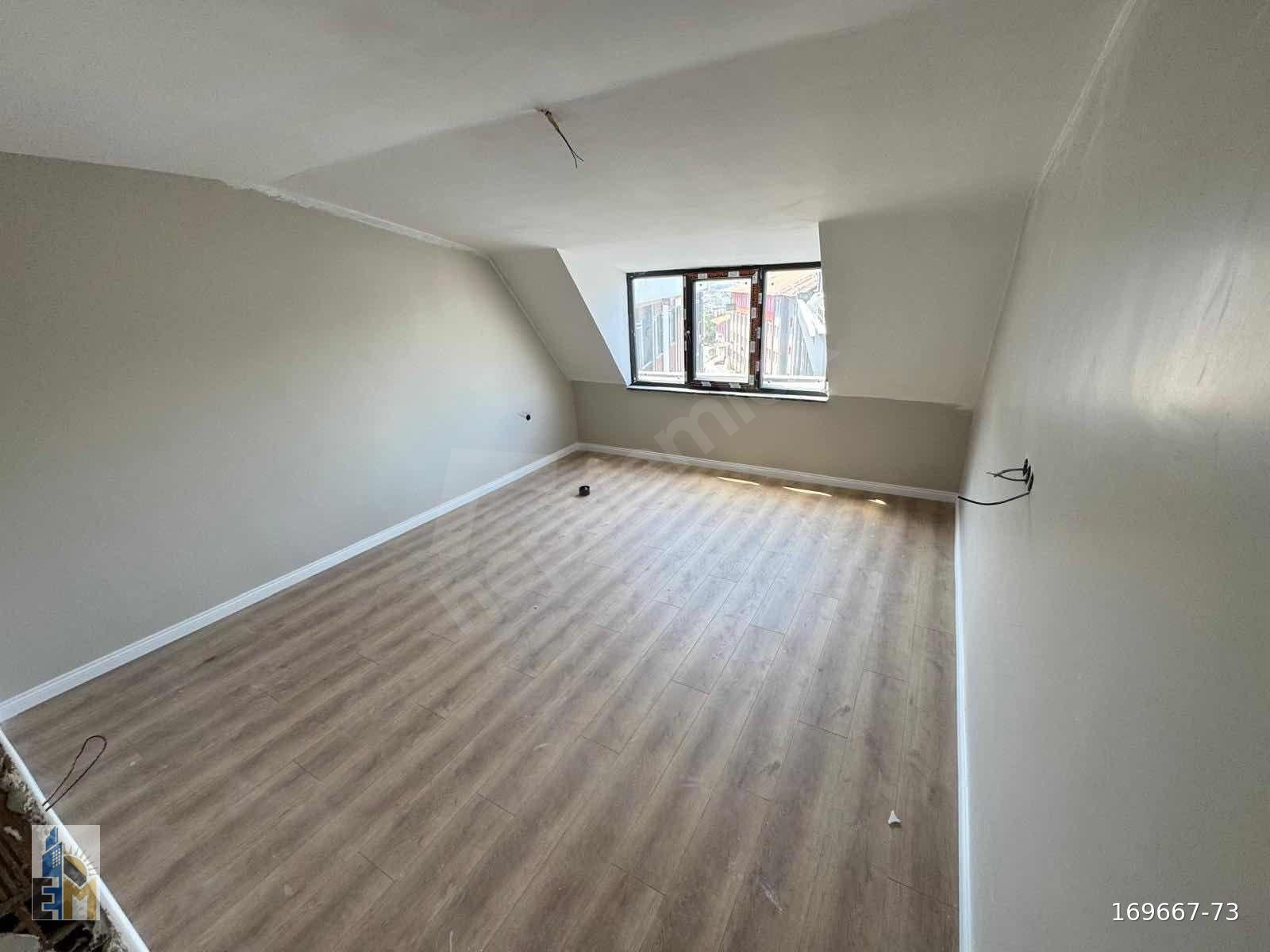 EMSA İNŞ. TAŞOLUKTA SIFIR ASANSÖRLÜ 2+1 95M2 ÇATI KATI
