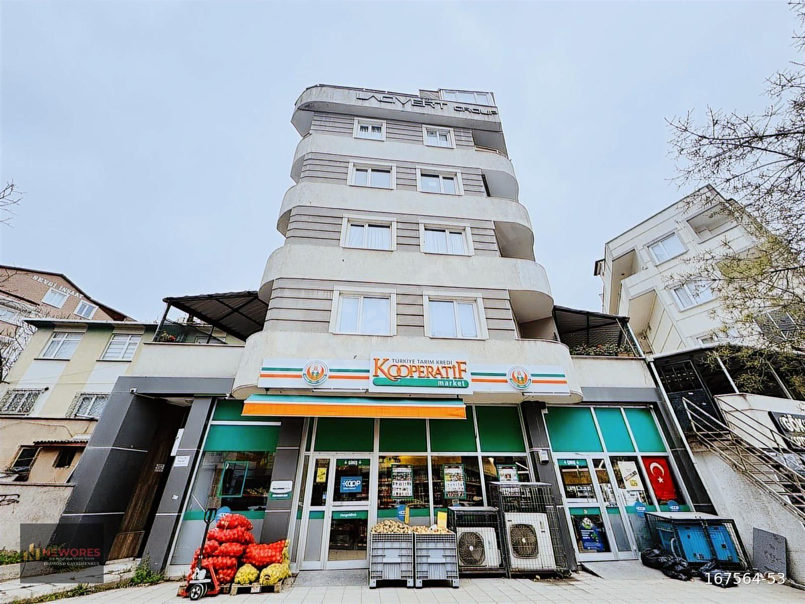 Eminevime Uygun Ana Cadde Üzeri Lüks 2+1 Satılık Daire