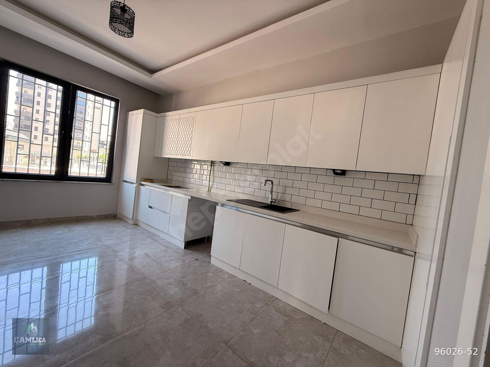 ÇAMLICA GAYRİMENKULDEN ŞEHİRGÖSTERENDE 4+1 ULTRA KİRALIK DAİRE