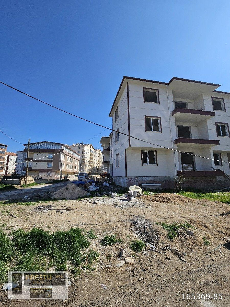 CARŞI MERKEZDE KUYUBAŞI MEVKİNDE SATILIK 3 ADET SIFIR 3+1 SATILIK DAİRE