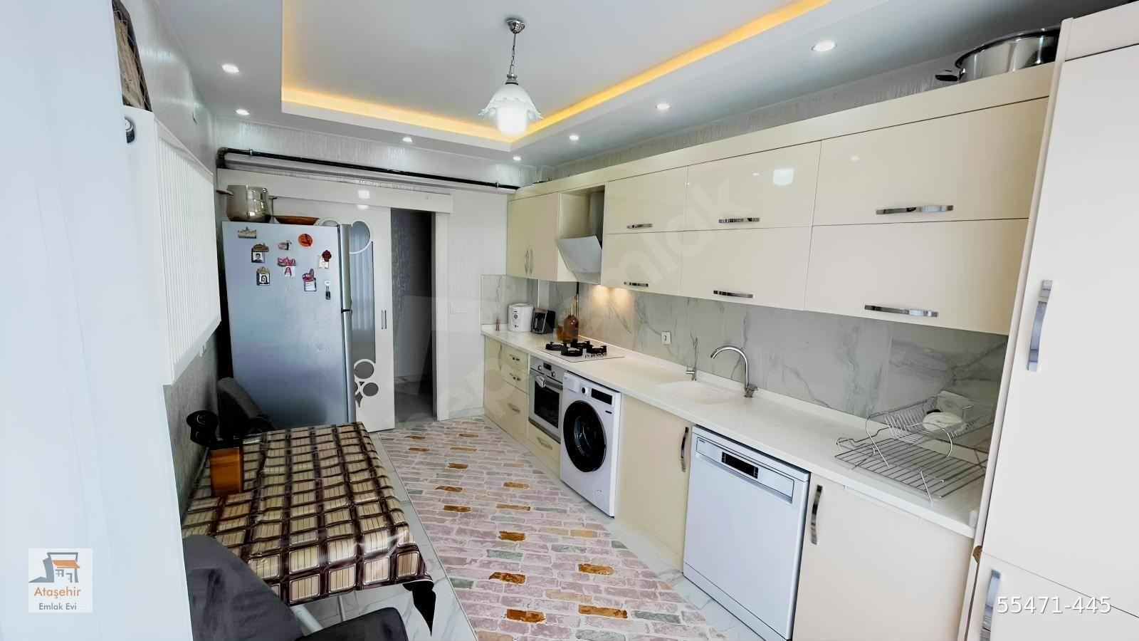 ATAŞEHİRDEN 3CEPHE KAPALI OTOPARK CADDEYE YAKIN 3+1 GENİŞ BALKON