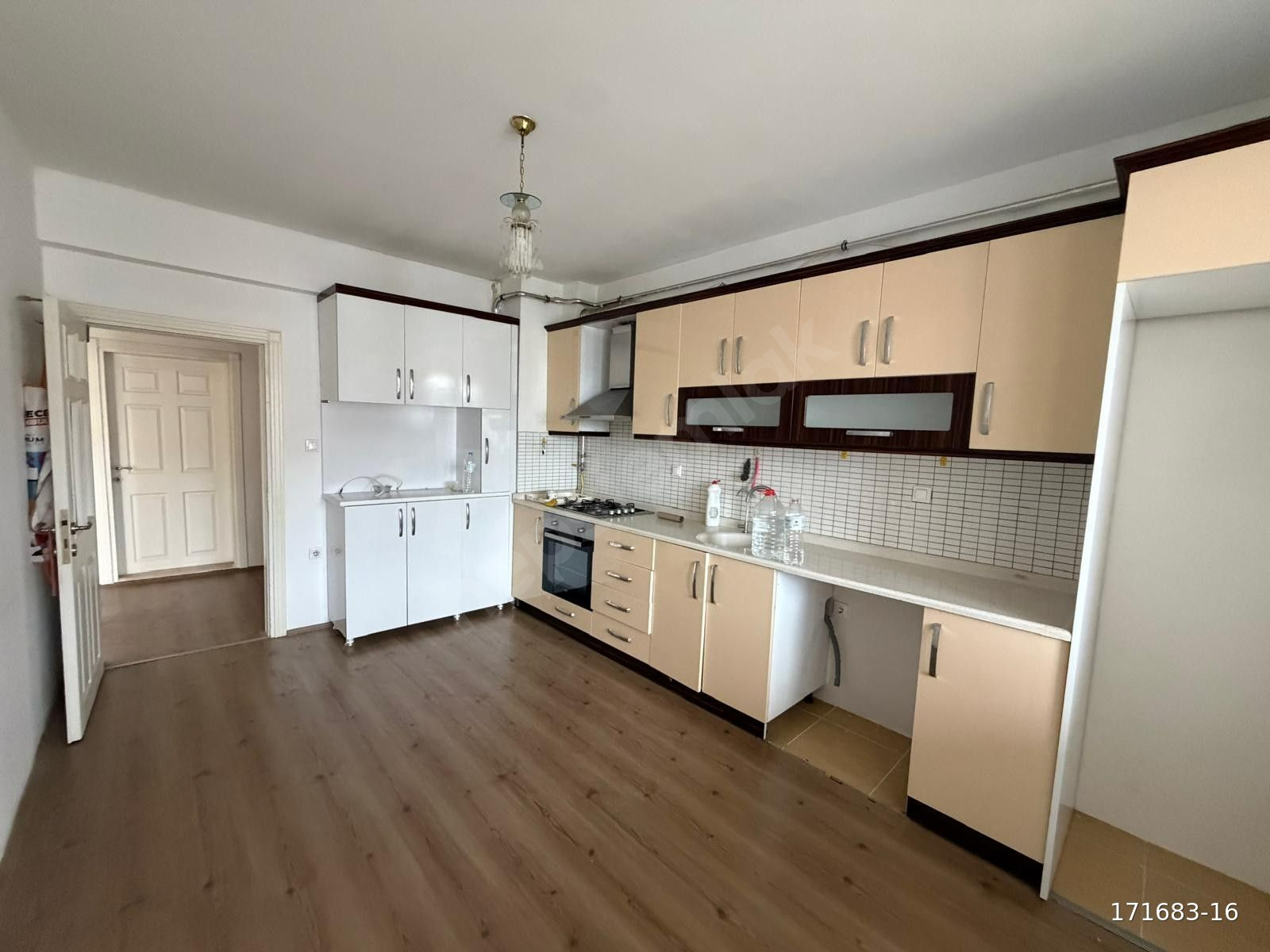 HUZUR EMLAK'TAN BAHÇELİ EVLER MAHALLESİNDE SATILIK 3+1 150 M KARE DAİRE BU FIRSAT KAÇMAZ