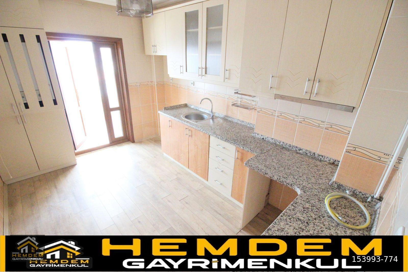HEMDEM GAYRİMENKUL'DEN AHİMESUT'TA SİTE İÇİ ÖN CEPHE ARAKATTA ASANSÖRLÜ 3+1 SATILIK DAİRE