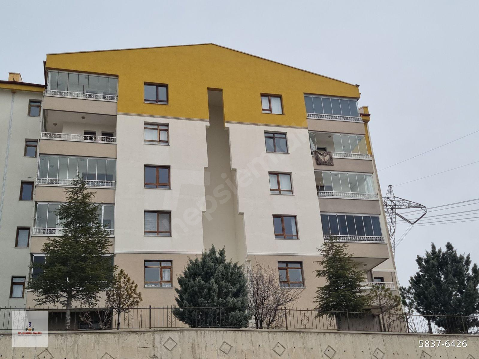 KUZEY YILDIZI MAHALLESİNDE SİTEDE 3+1 ÜST KAT ÇİFT BANYOLU AÇIK CEPHE
