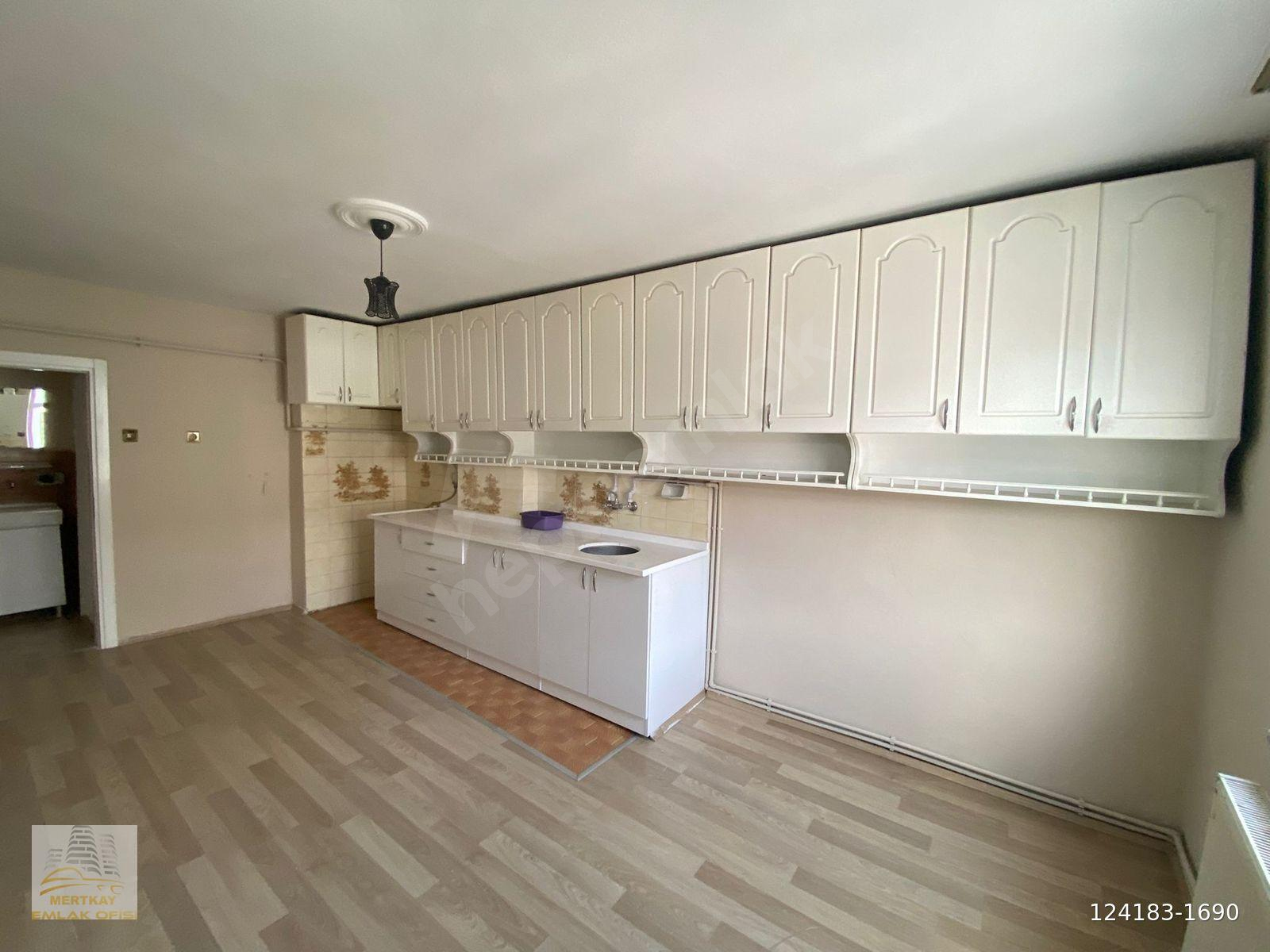 MERTKAY EMLAKTAN YEŞİLIRMAK MAHALLESİNDE KİRALIK 2+1 DAİRE