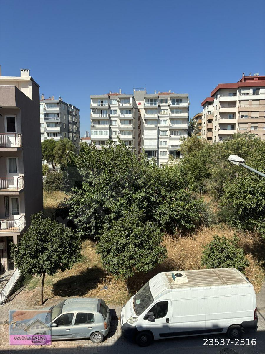 BORNOVA ÖZKANLAR DA PİRSULTAN ABDAL PARKININ YANINDA ÖNÜ AÇIK,LÜKS DAİRE