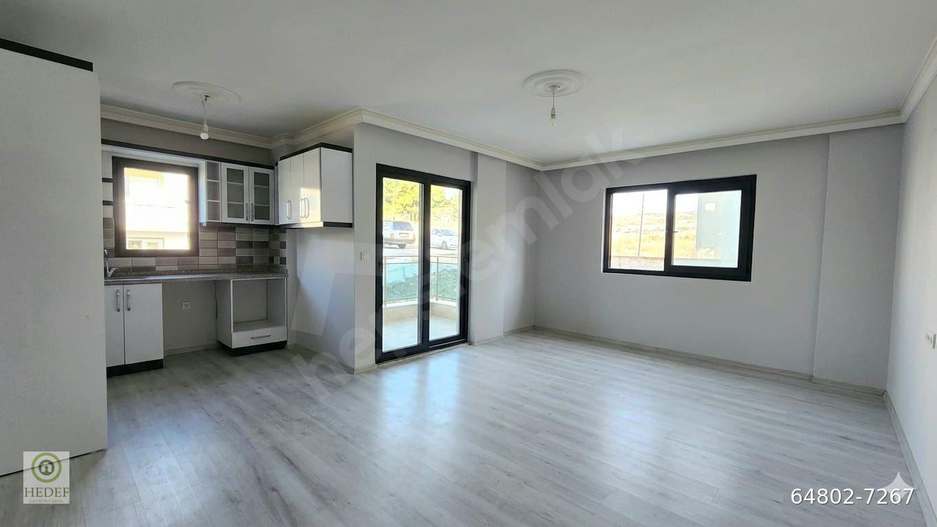 MUMCULAR MEYDANA 100 METRE ARA KAT GENİŞ 2+1 DAİRE