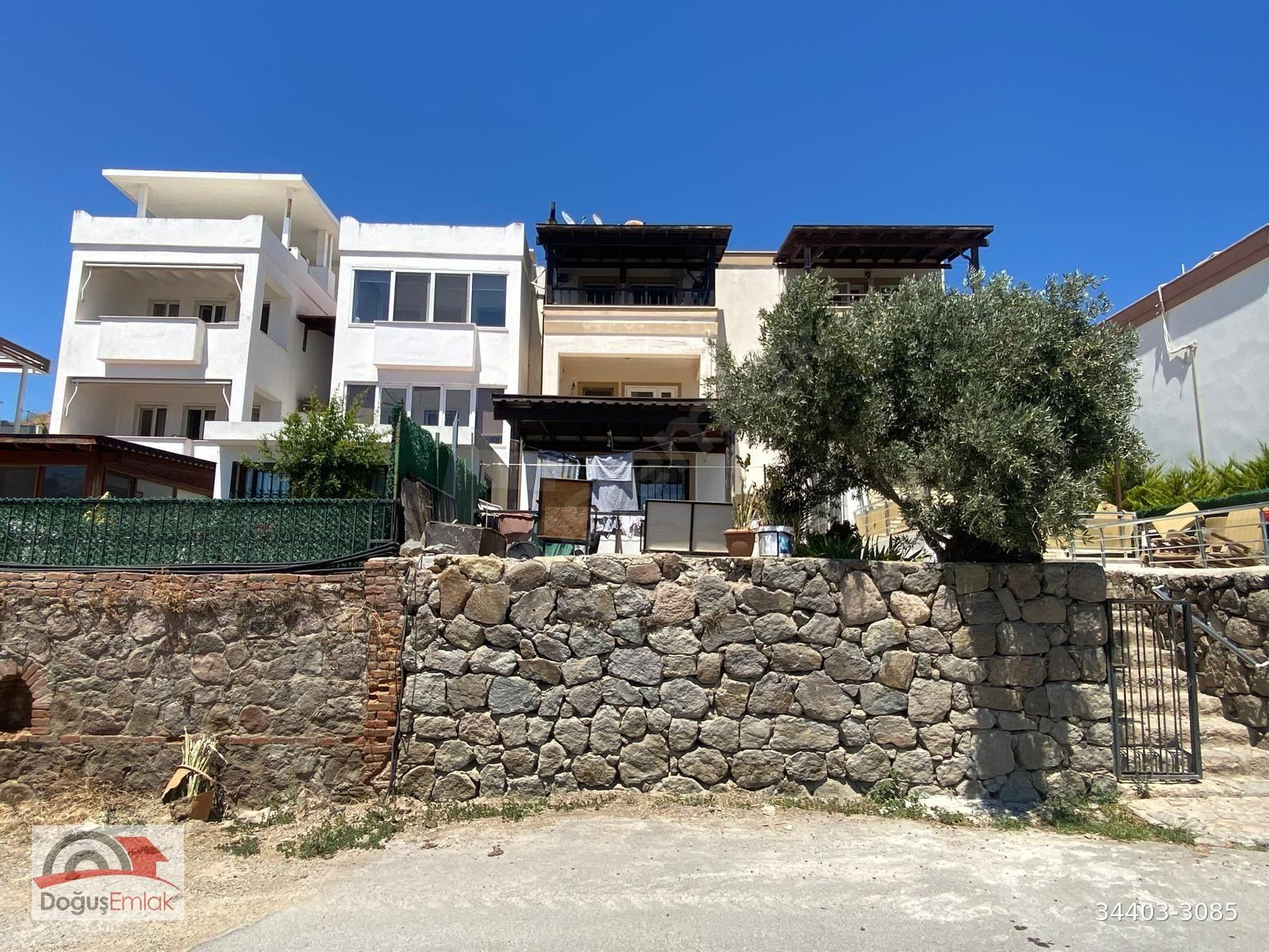 DOĞUŞ EMLAK'TAN DENİZ MANZARALI ÜST KAT 85M2 2+1 DAİRE