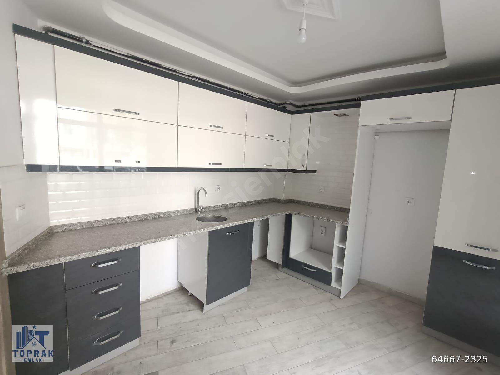 TOPRAK EMLAK'TAN AKARBAŞI ŞİRİNCE SOKAKTA SATILIK 3+1 DAİRE.