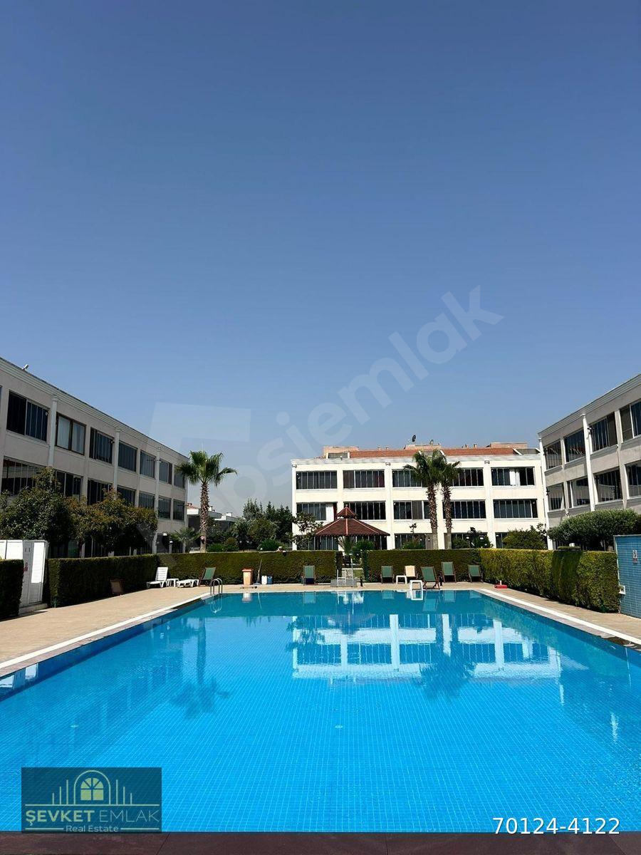 KARAALİ HAVUZLU SİTE İÇİNDE EŞYALI SATILIK YÜKSEK ZEMİN