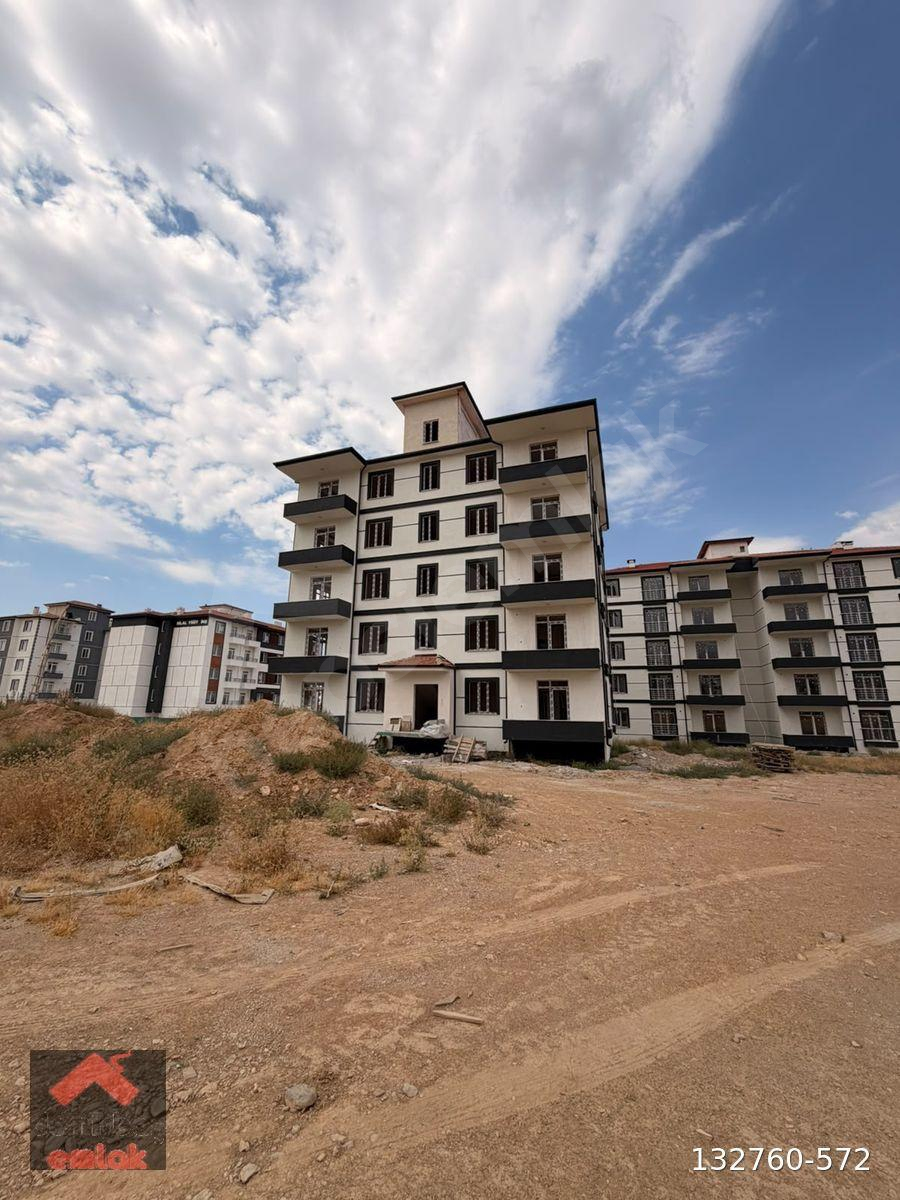 TOROS MAHALLESİNDE SATILIK ARAKAT SIFIR 1+1 DAİRE