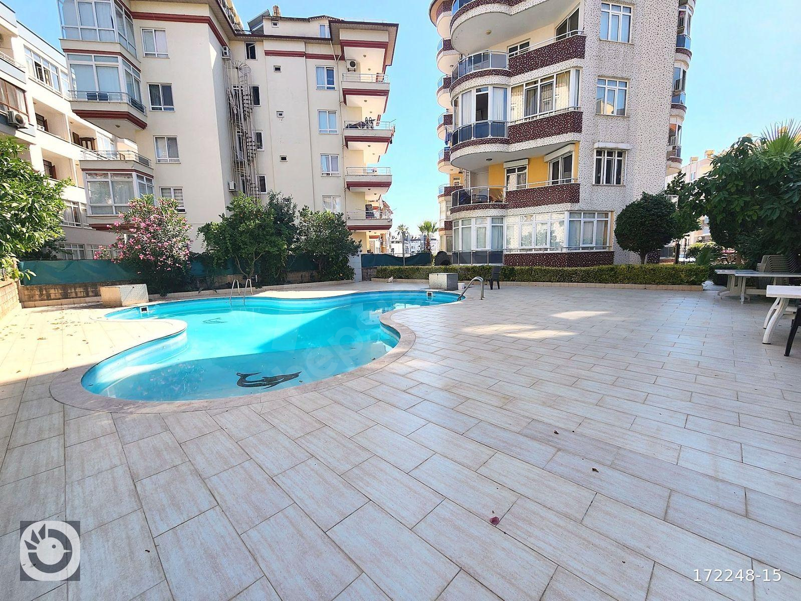ALANYA TOSMUR'DA HAVUZLU SİTEDE FULL EŞYALI 2+1 DAİRE