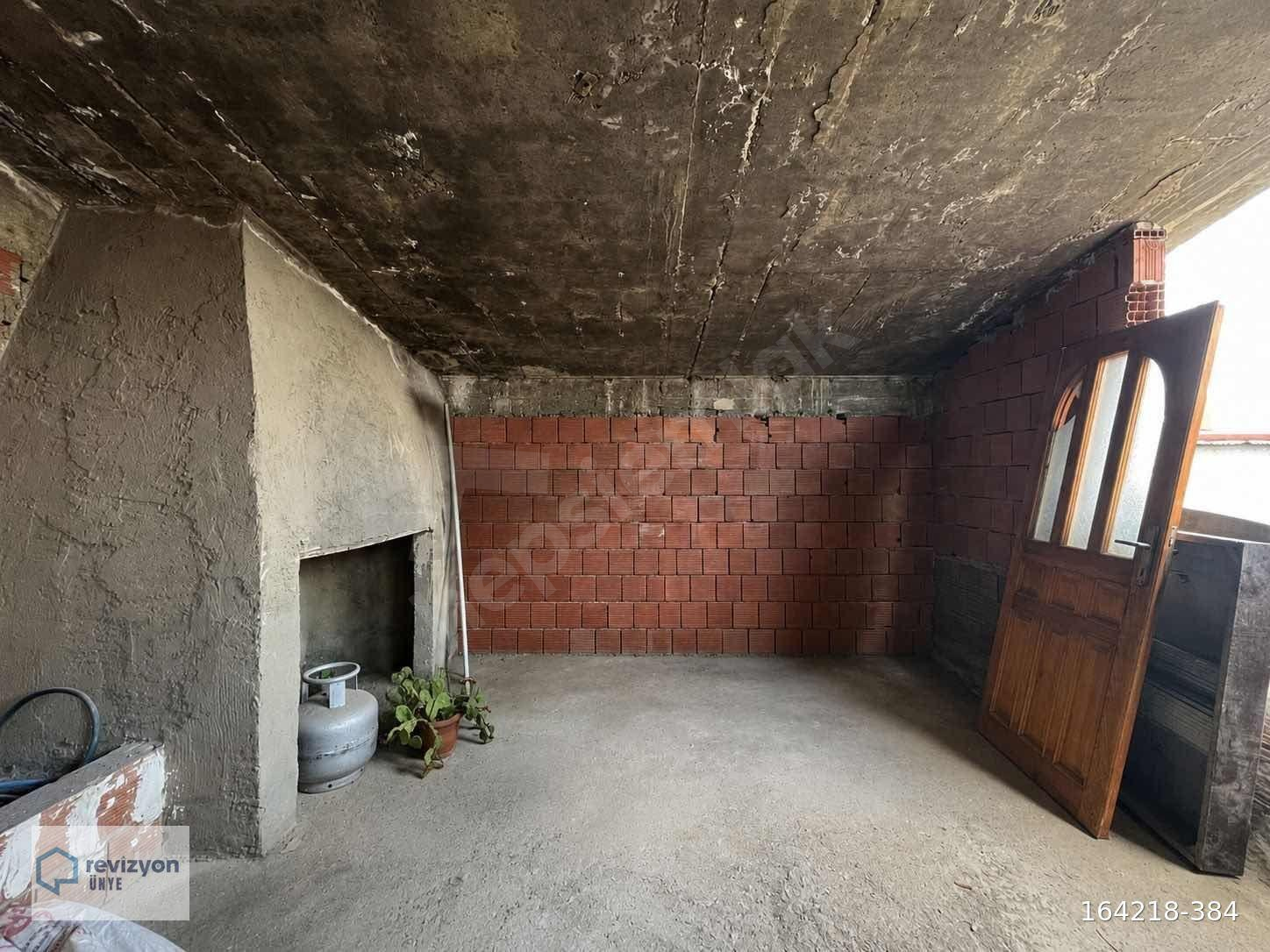 REVİZYON'DAN SEHİR MERKEZİNDE KARGAS DAİRE FIRSATI !!