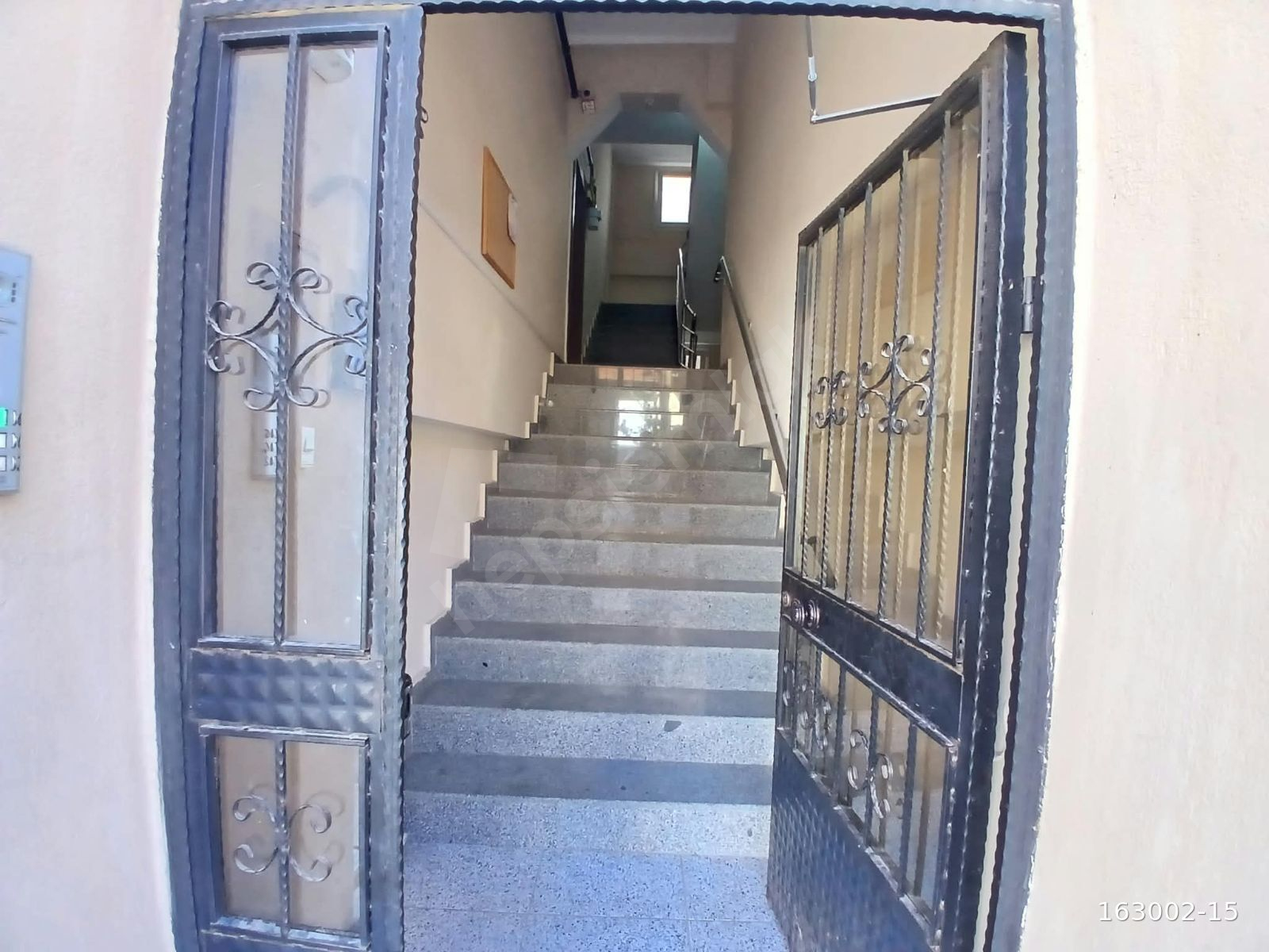 ŞEKEREVLERİ ARPACI MARKET CİVARI SATILIK 2+1 DAİRE