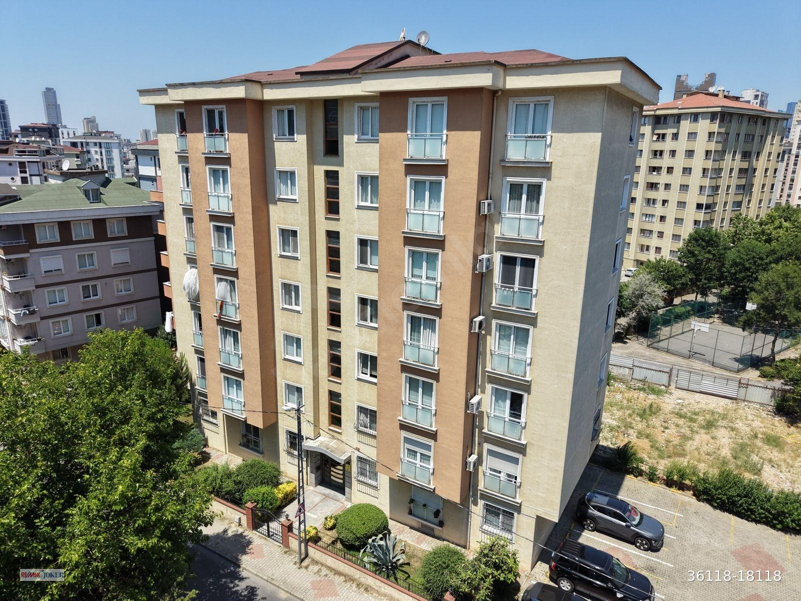 Küçükbakkalköy Ebeveyn Banyolu 3+1 Satılık Daire