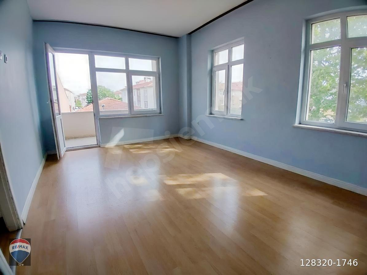REMAX MAVİ'DEN ADAPAZARI'NDA MERKEZİ 3+1 KİRALIK DAİREMİZ