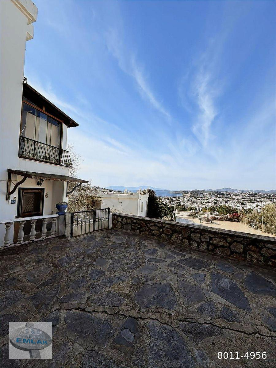 BODRUM UMURÇADA KALE VE DENİZ MANZARALI 2+1 140 M² KİRALIK DAİRE