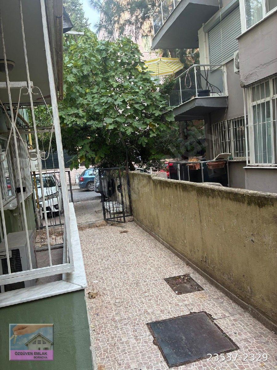 BORNOVA KÜÇÜKPARKIN EN MERKEZ YERİNDE İKİ ODA SALON DOĞALGAZLI YÜKSEK ZEMİN