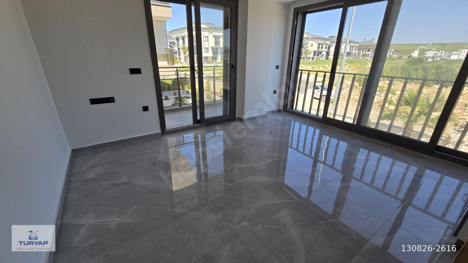 Havuzlu sitede Sıfır 2+1 daire