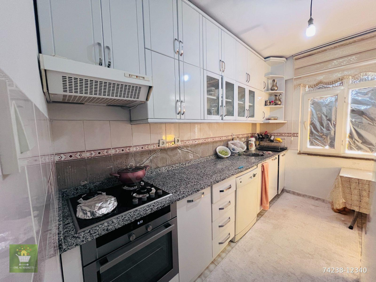 DUTLUBAHÇE 'DE EMRAH CADDESİ YAKINI 3+1 ARAKAT