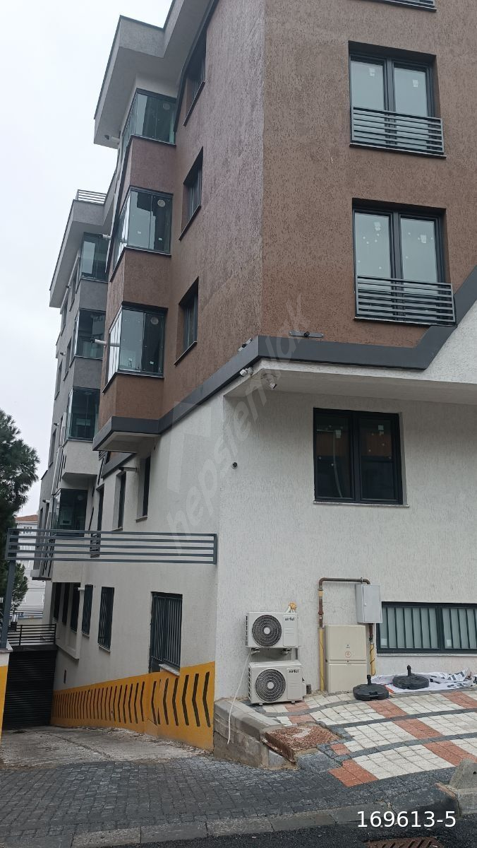Sitede Satılık Sıfır Daire 3+1 Metro Yanında