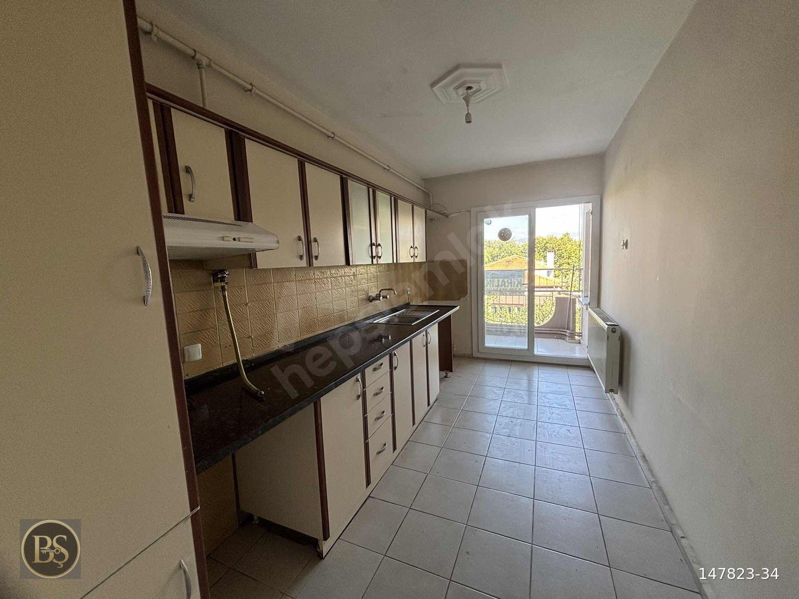 BAHADIR ŞİMŞİRLİ'DEN SEVGİ YOLUNDA KİRALIK 3+1 DAİRE