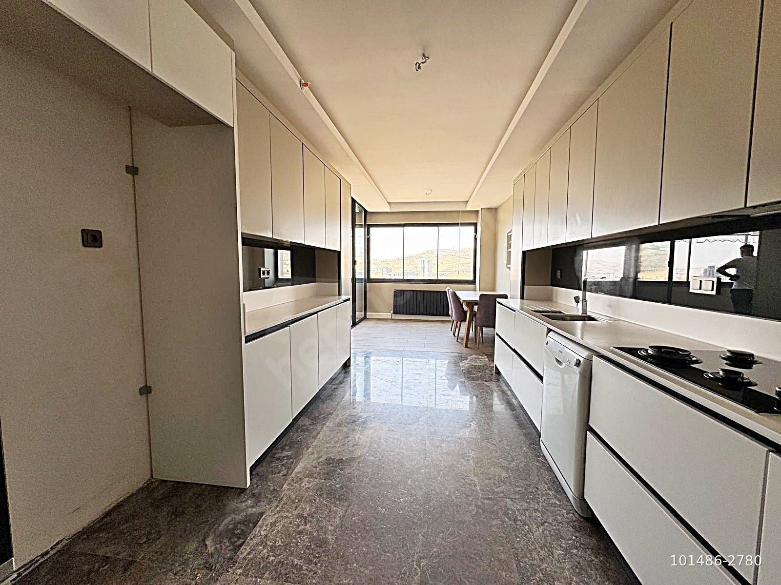 ANKARA KEÇİÖREN OVACIKTA SİTE İÇİNDE 4.5+1 GİYİNME ODALI ANK MANZARALI DAİRE