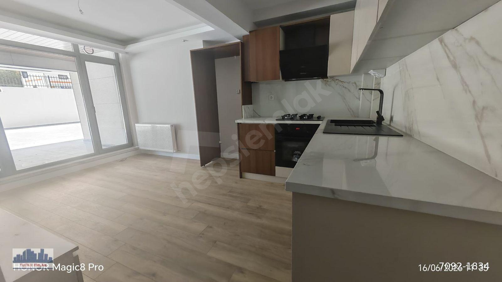 TUTKUDAN BAHÇELİ EVLERDE SIFIR FULL YAPILI 1+1 SATILIK DAİRE