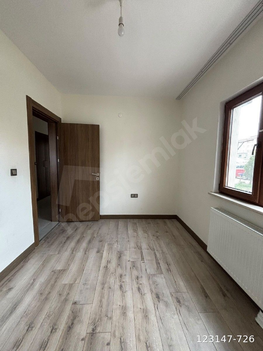 HAYAT EMLAKDAN 8. TOKİDE ZEMİN KAT KİRALIK DAİRE 2+1 ŞEKLİNDE BAKIMLO