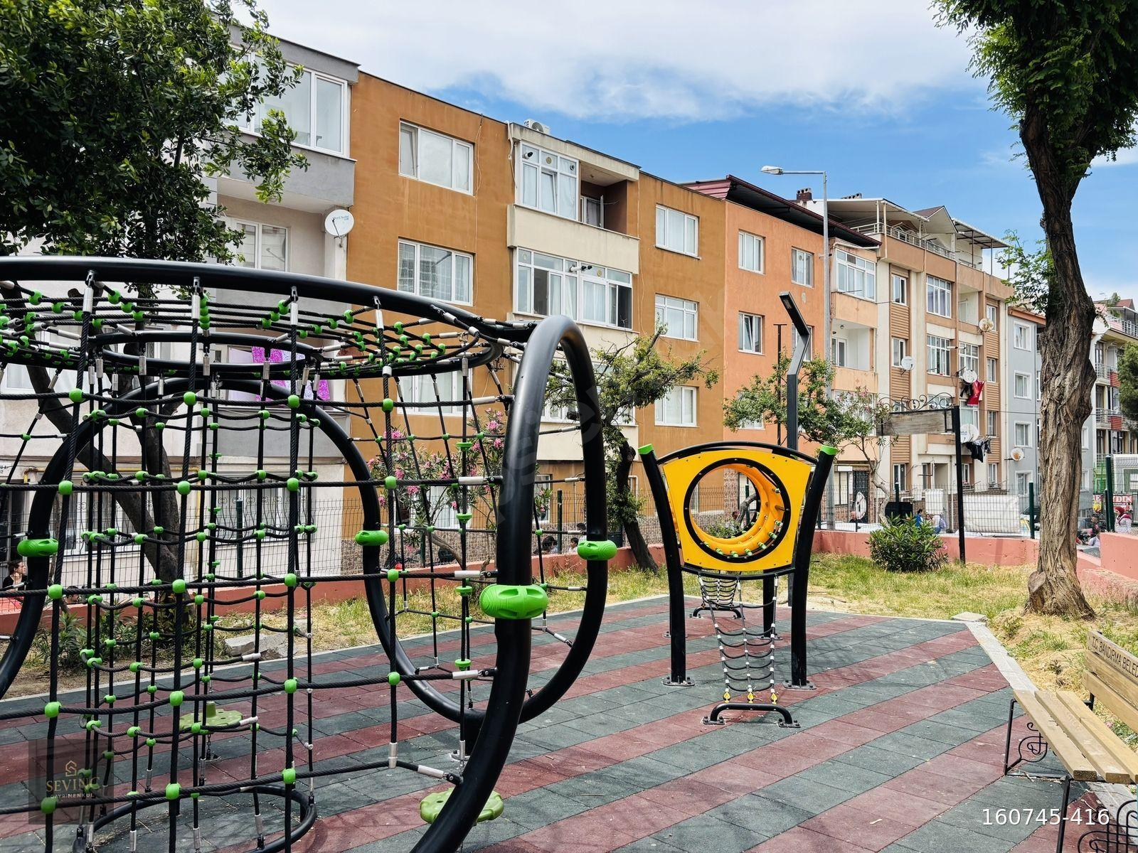 SEVİNÇ'TEN ACİL MARMARA İLKOKUL YANI KISMİ DENİZ MANZARALI DAİRE