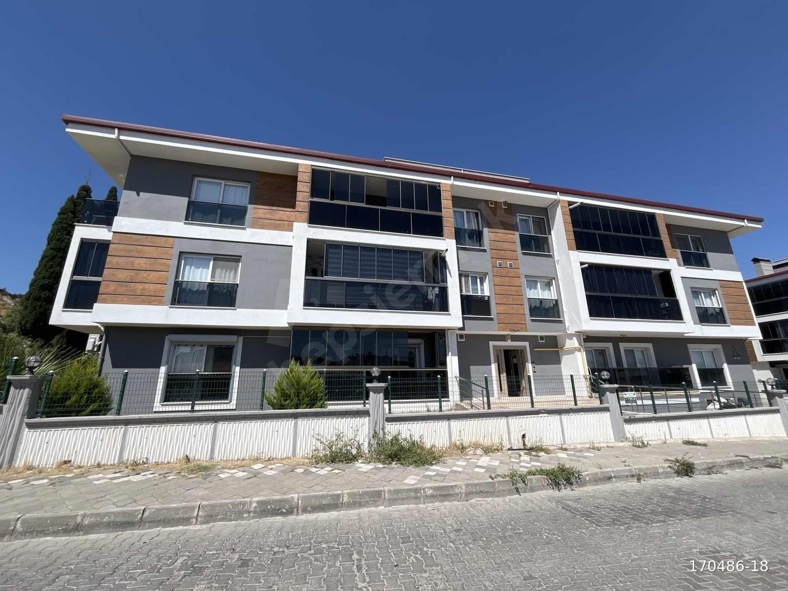 ATAKENT EMLAK'DAN SİTE İÇERİSİNDE 3+1 AYRI MUTFAK SATILIK DAİRE