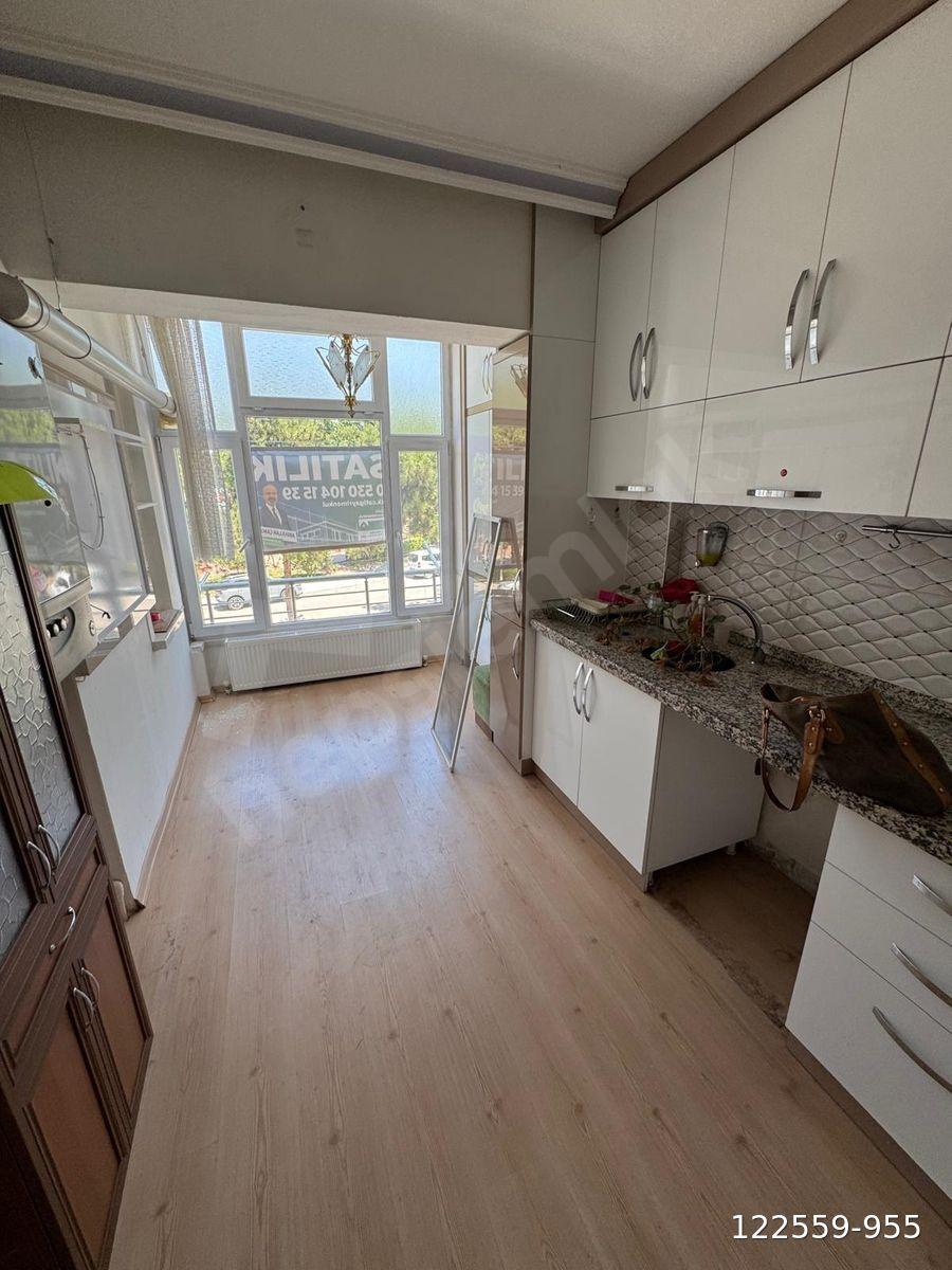 ÖĞRETMEN EVİ CİVARI 3+1 ARA KAT SATILIK