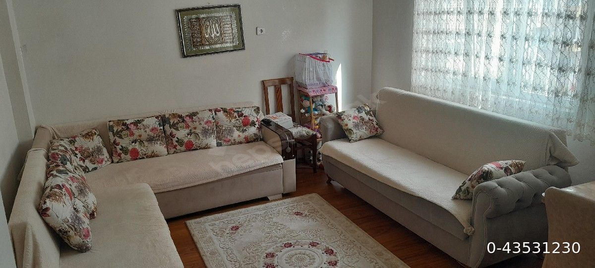 Merkezi konumda Grant Asya otelin arka sokaginda ara kat dairem satılıktır