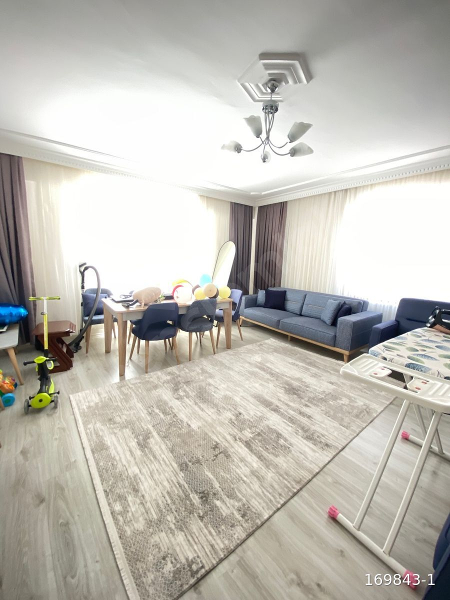 KARS MERKEZ SATILIK Emniyet Karşısı Yenilenmiş 3+1 Daire | 135m² | Krediye Uygun
