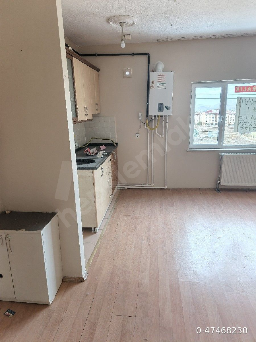 şehir manzaralı 3 kat çok temiz bir dairedir