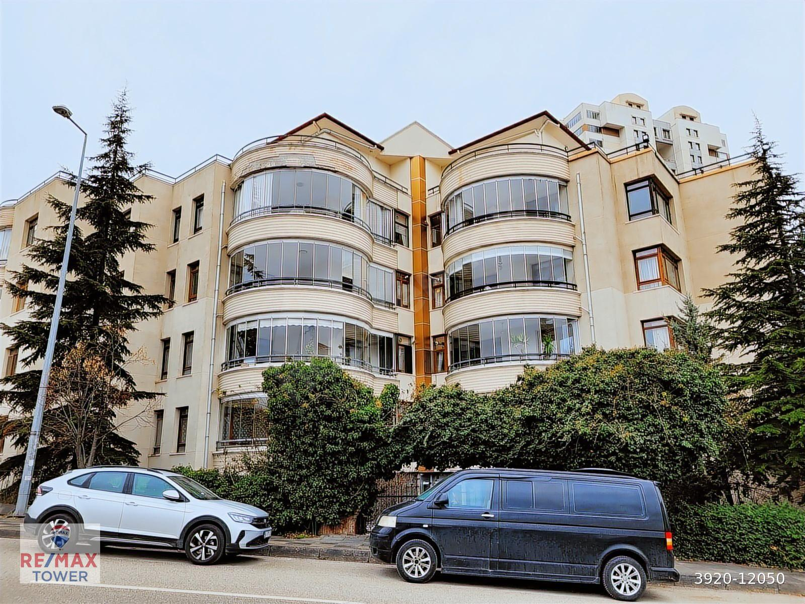 ÇUKURAMBAR BUDAPEŞTE CADDESİNDE 4+2 DUBLEKS DAİRE...