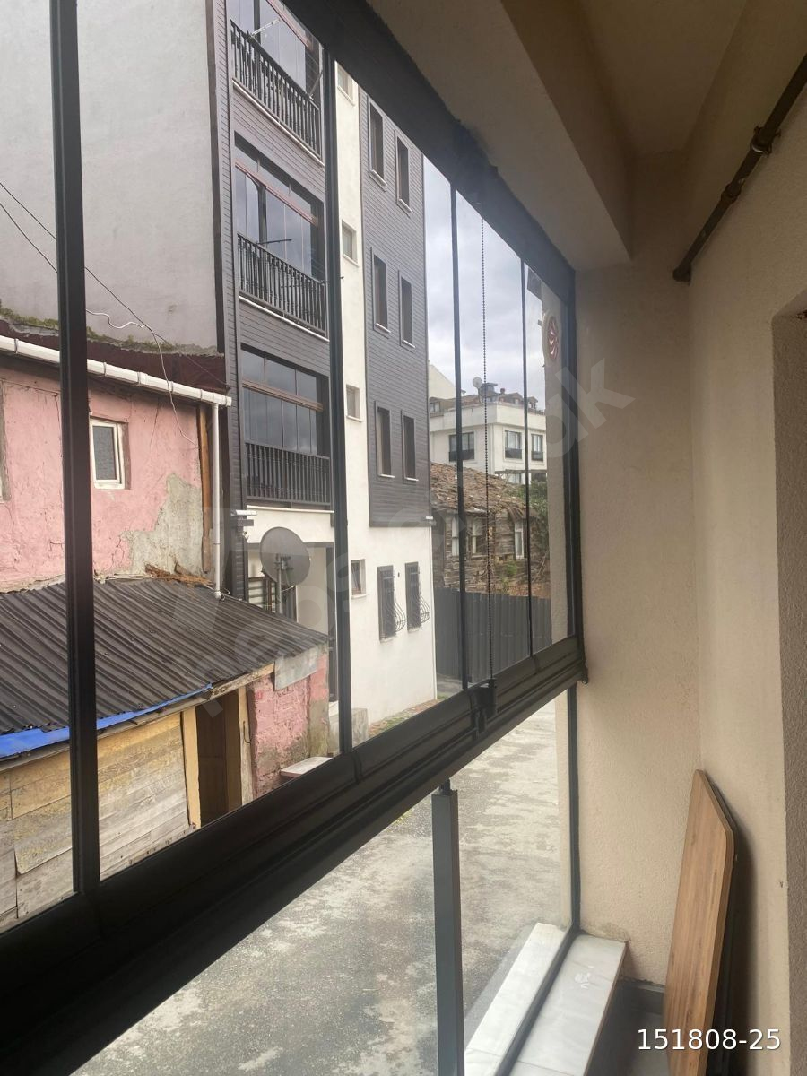 KEMERBURGAZ MERKEZDE 1+1 BALKONLU KAPALI MUTFAKLI 40 M2 NET