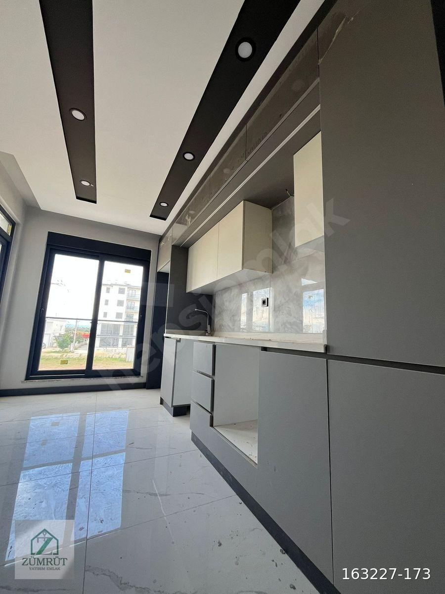 ZÜMRÜT EMLAKTAN ŞELALE MAH.DE SIFIR GENİŞ 3+1 LÜKS DAİRE