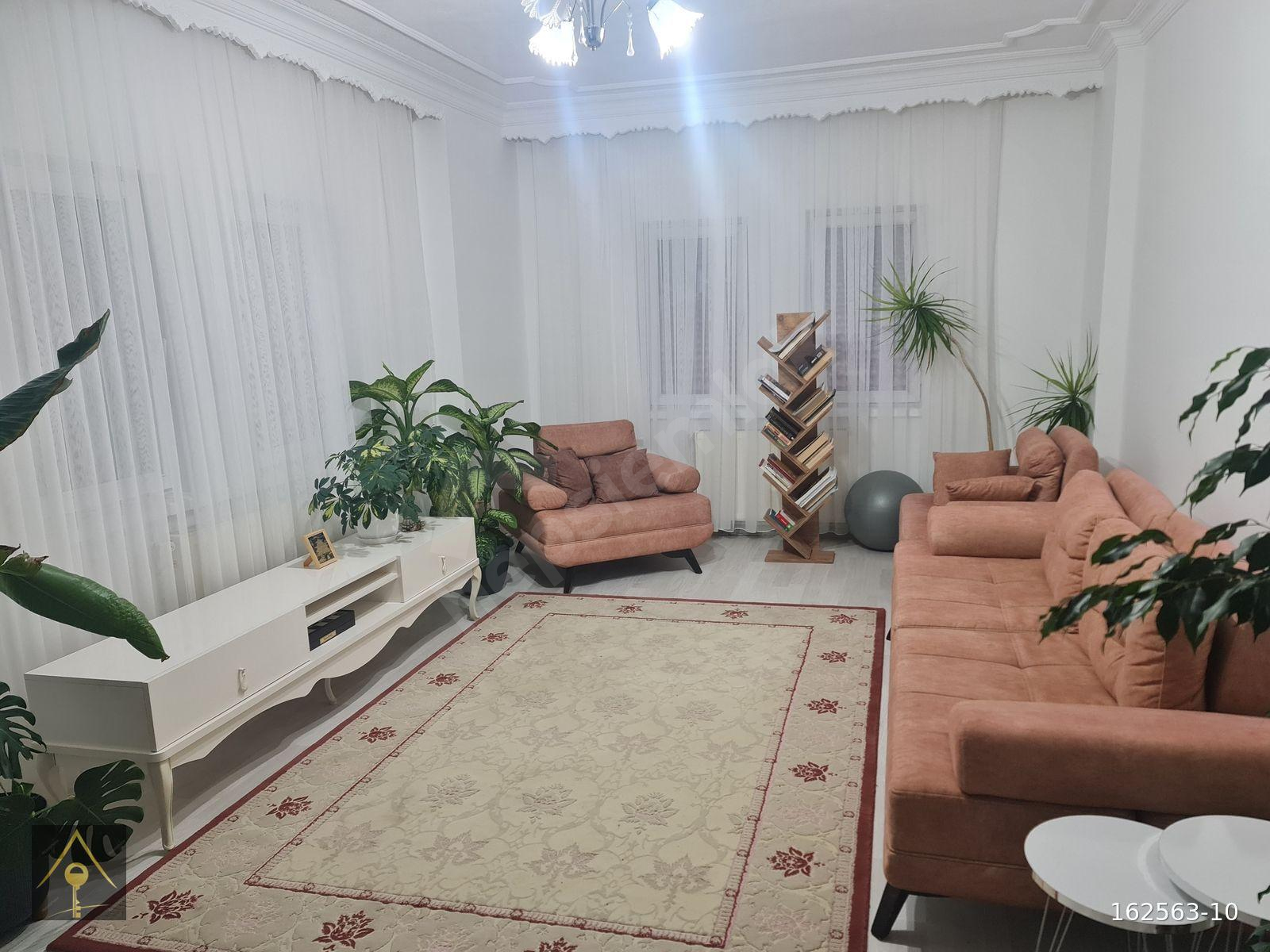 GÜZELYURT MAHALLESİN DE UYGUN FİYATLI İÇİ YAPILI SATILIK DAİRE