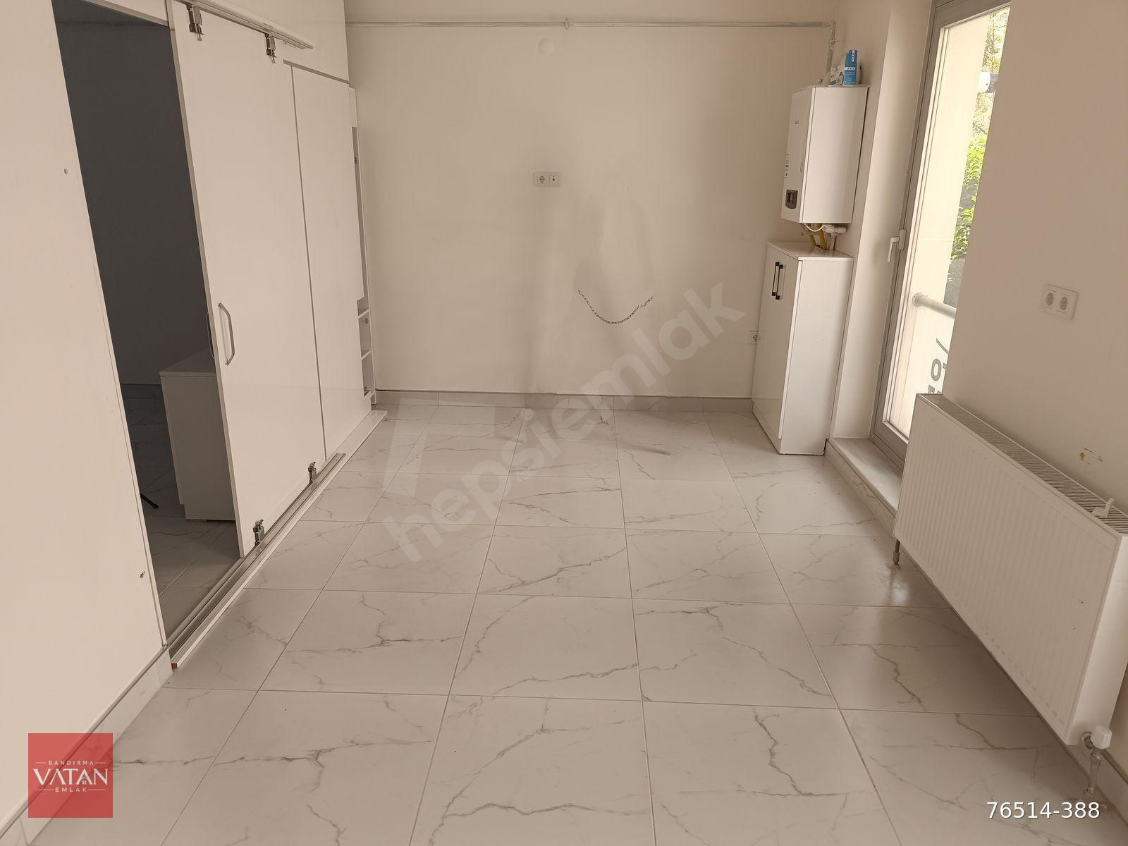 BANDIRMA VATAN EMLAK'TAN ŞEHİR MERKEZİNDE ARA KAT 1+1 DAİRE