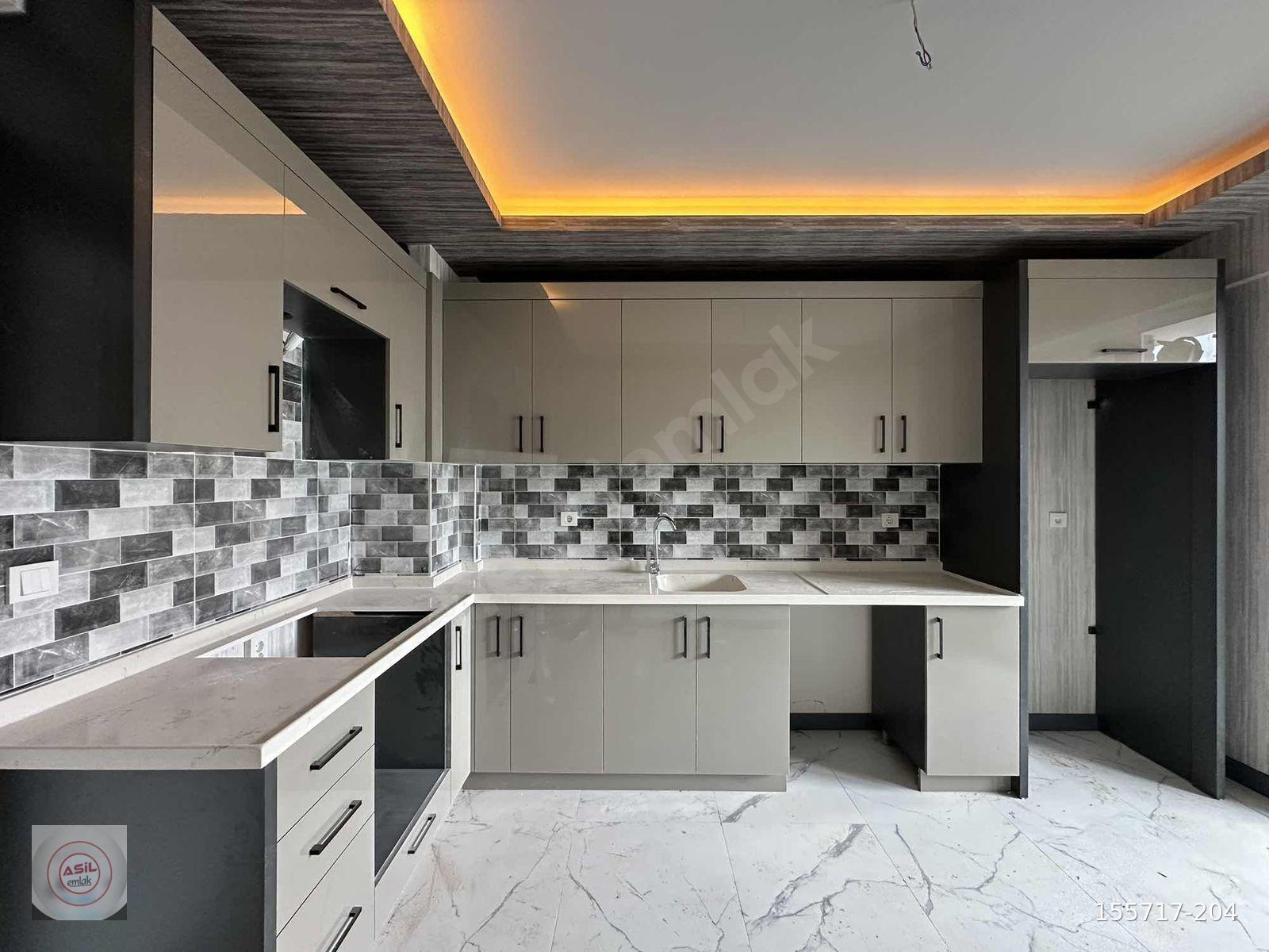 ASİLDEN BULVAR ÜSTÜ MERKZDE ARAKAT SIFIR ULTRALÜX3+1 135m2 DAİRE